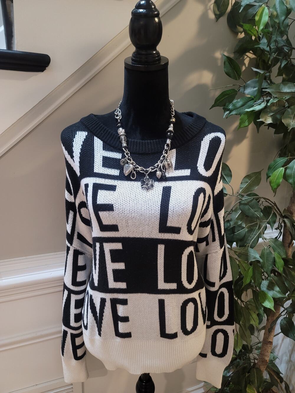 Soho Street Pullover Sweater Women's Small Black/White Colorblock Drop Shoulder